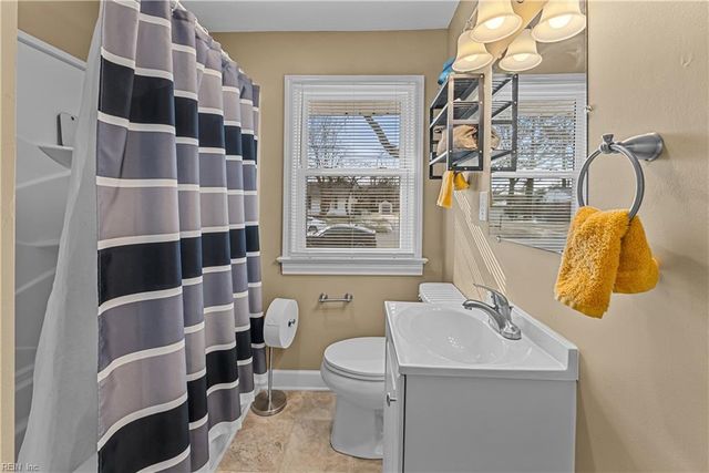 8 Gay DR, Newport News, VA 23606