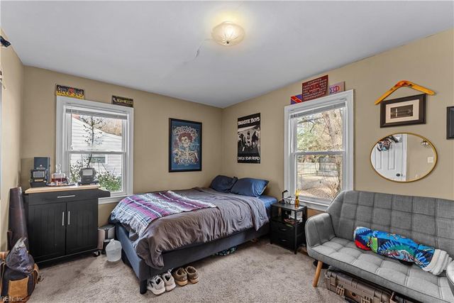 8 Gay DR, Newport News, VA 23606