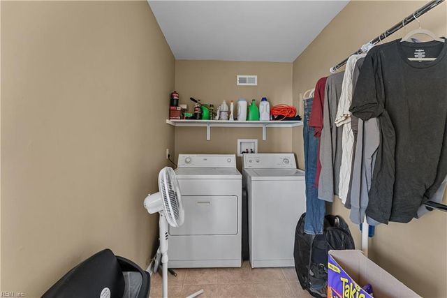 8 Gay DR, Newport News, VA 23606