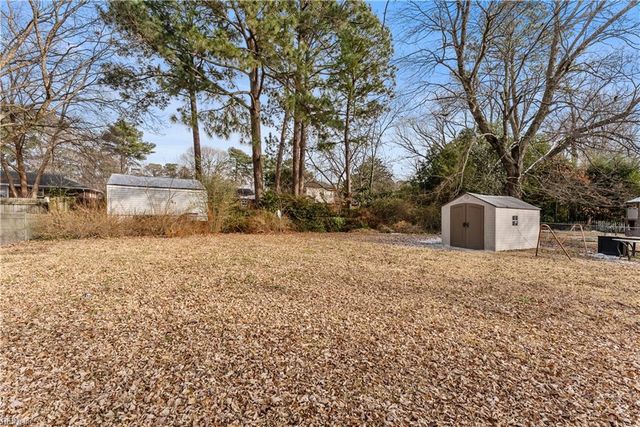 8 Gay DR, Newport News, VA 23606