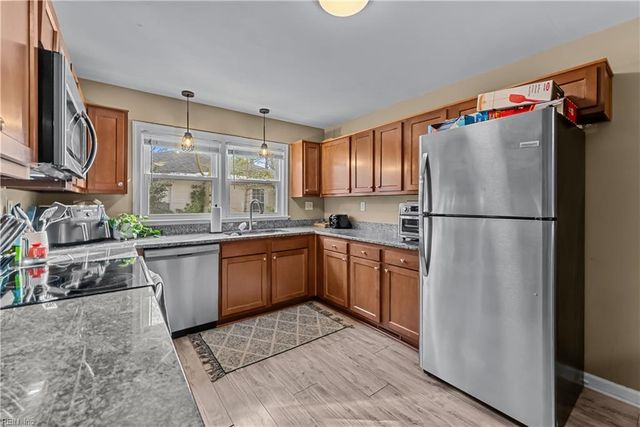 8 Gay DR, Newport News, VA 23606