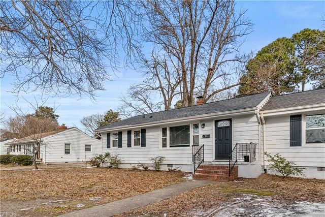 8 Gay DR, Newport News, VA 23606