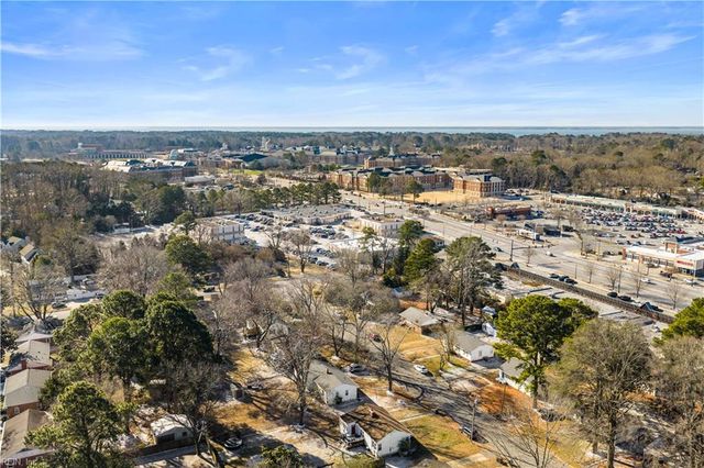 8 Gay DR, Newport News, VA 23606