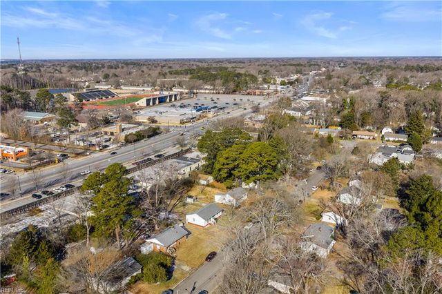 8 Gay DR, Newport News, VA 23606