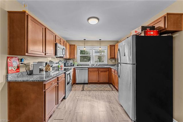 8 Gay DR, Newport News, VA 23606