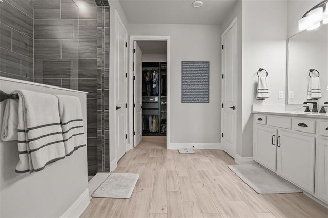 4914 LAKESHORE OAKS COURT, Tampa, FL 33624