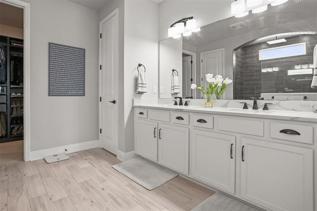 4914 LAKESHORE OAKS COURT, Tampa, FL 33624