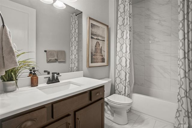 4914 LAKESHORE OAKS COURT, Tampa, FL 33624