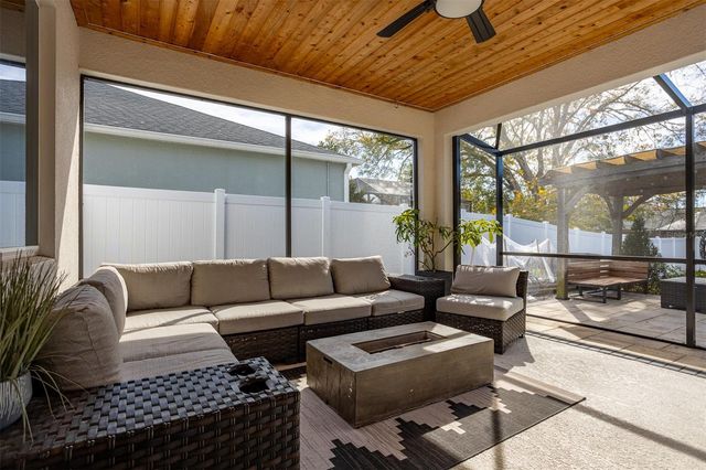 4914 LAKESHORE OAKS COURT, Tampa, FL 33624