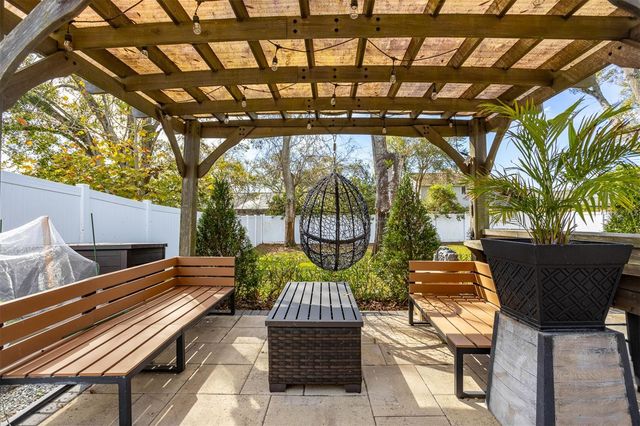 4914 LAKESHORE OAKS COURT, Tampa, FL 33624