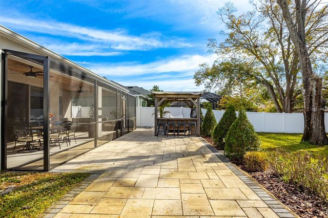 4914 LAKESHORE OAKS COURT, Tampa, FL 33624