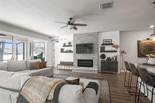 4914 LAKESHORE OAKS COURT, Tampa, FL 33624