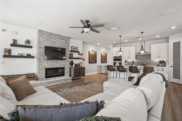 4914 LAKESHORE OAKS COURT, Tampa, FL 33624