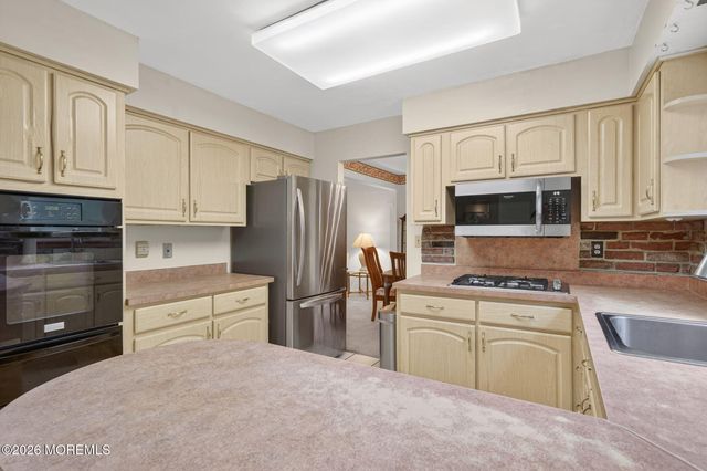 4 Duncan Drive, Morganville, NJ 07751