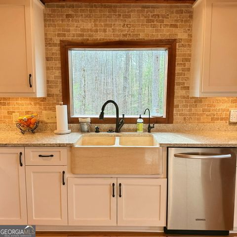 8 Hutchinson Lake Road, Senoia, GA 30276