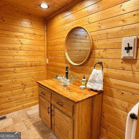 8 Hutchinson Lake Road, Senoia, GA 30276