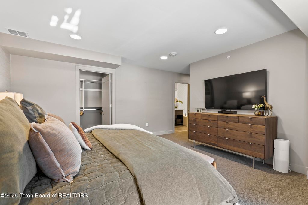 150 W SIMPSON Avenue #404, Jackson, WY 83001 photo 17