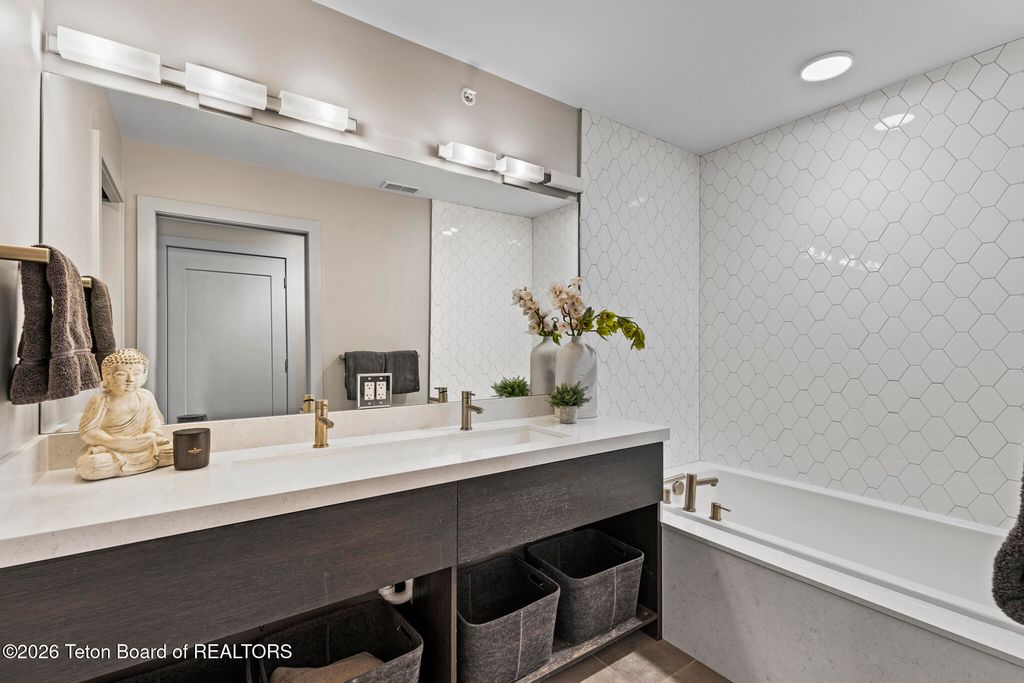 150 W SIMPSON Avenue #404, Jackson, WY 83001 photo 19