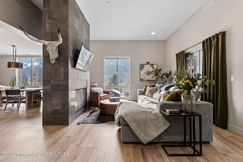 150 W SIMPSON Avenue #404, Jackson, WY 83001 photo 4