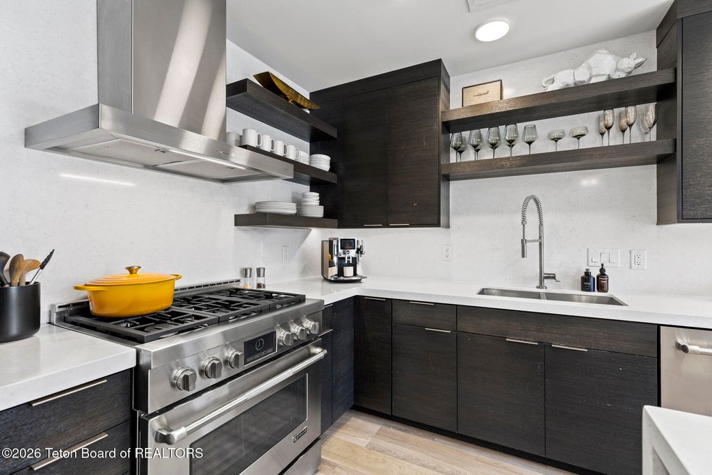 150 W SIMPSON Avenue #404, Jackson, WY 83001 photo 9