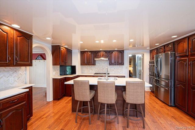 34 Albemarle Road, Westbury, NY 11590