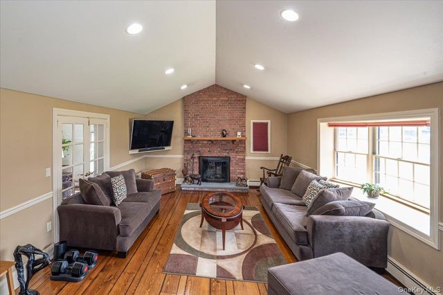 34 Albemarle Road, Westbury, NY 11590