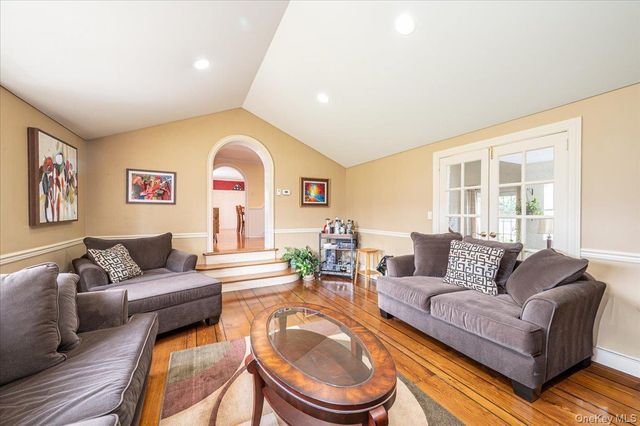 34 Albemarle Road, Westbury, NY 11590
