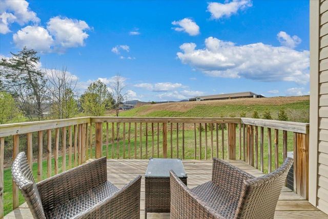 6810 Village Green DR, Roanoke, VA 24019