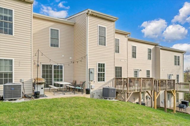 6810 Village Green DR, Roanoke, VA 24019