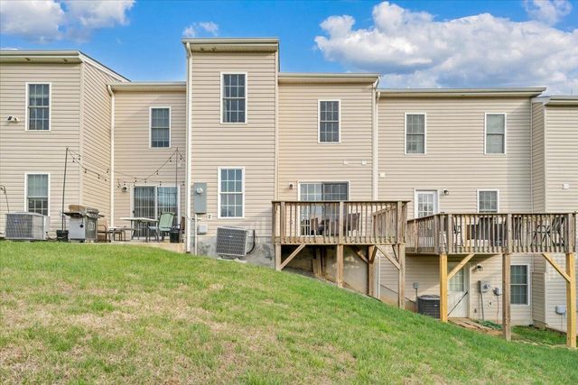 6810 Village Green DR, Roanoke, VA 24019