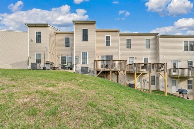 6810 Village Green DR, Roanoke, VA 24019
