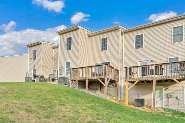 6810 Village Green DR, Roanoke, VA 24019