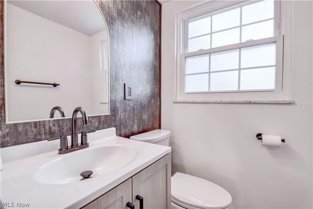 447 Saint Lawrence Boulevard, Eastlake, OH 44095