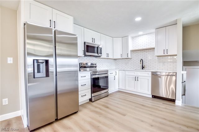 447 Saint Lawrence Boulevard, Eastlake, OH 44095
