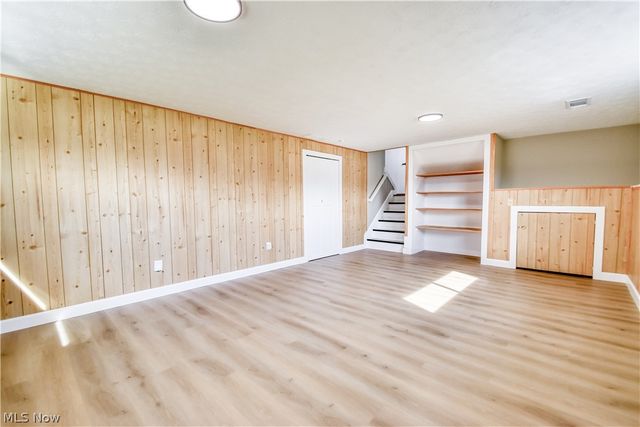 447 Saint Lawrence Boulevard, Eastlake, OH 44095