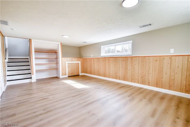 447 Saint Lawrence Boulevard, Eastlake, OH 44095