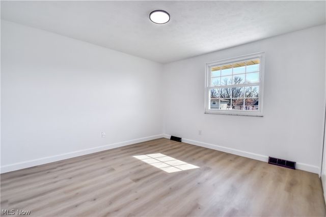 447 Saint Lawrence Boulevard, Eastlake, OH 44095