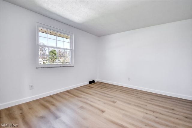 447 Saint Lawrence Boulevard, Eastlake, OH 44095