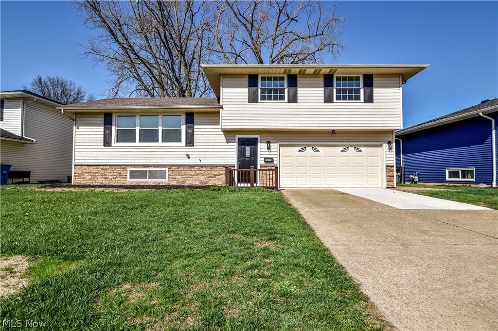 447 Saint Lawrence Boulevard, Eastlake, OH 44095