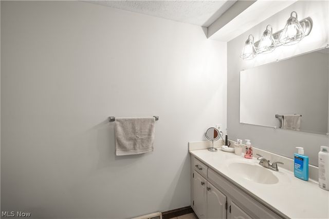 11836 Kenyon Drive, Hiram, OH 44234