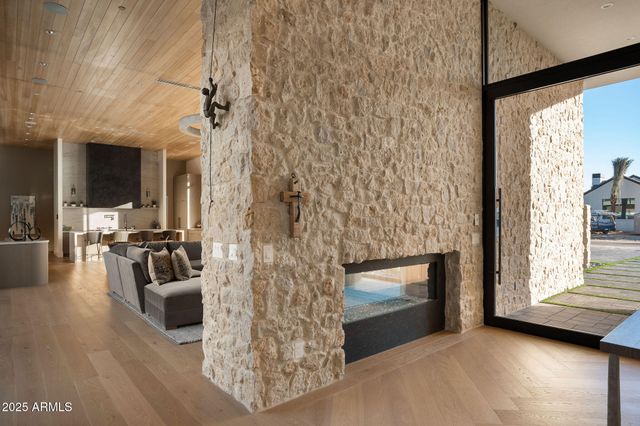 7034 E PARADISE Drive, Scottsdale, AZ 85254