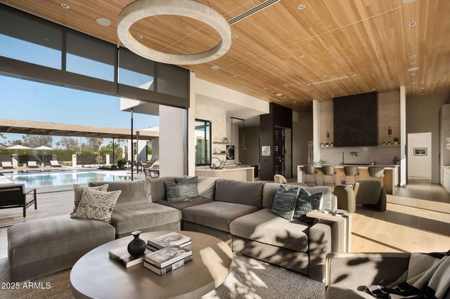 7034 E PARADISE Drive, Scottsdale, AZ 85254