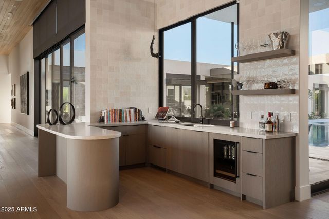 7034 E PARADISE Drive, Scottsdale, AZ 85254