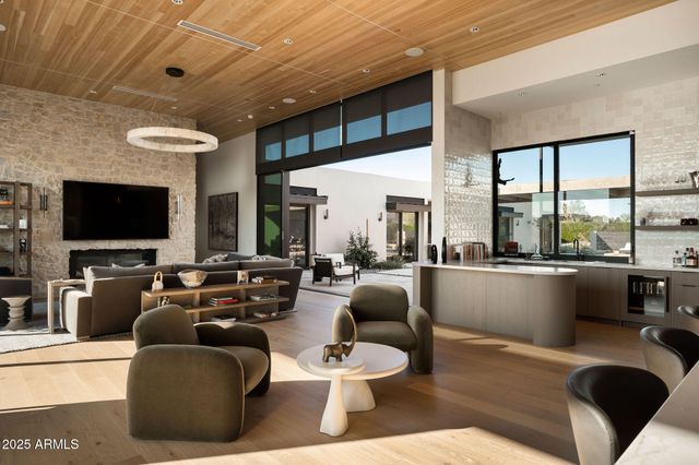 7034 E PARADISE Drive, Scottsdale, AZ 85254