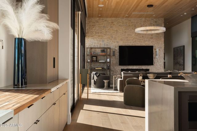 7034 E PARADISE Drive, Scottsdale, AZ 85254