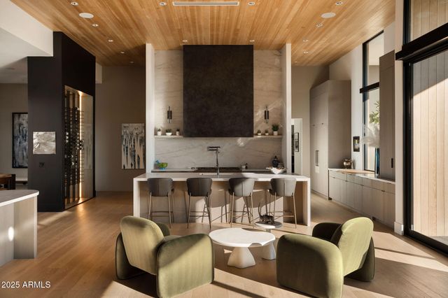 7034 E PARADISE Drive, Scottsdale, AZ 85254