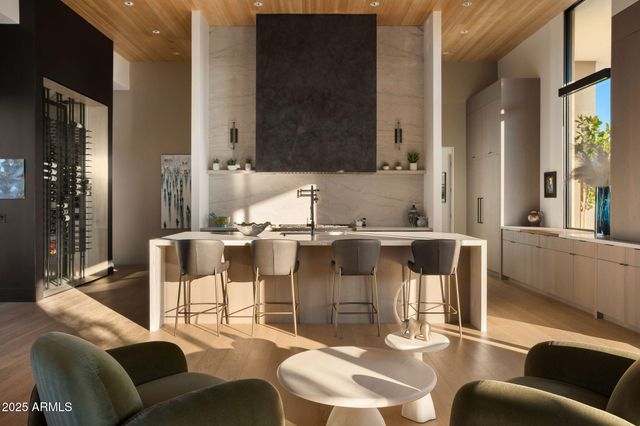 7034 E PARADISE Drive, Scottsdale, AZ 85254