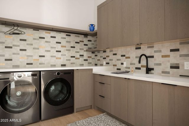 7034 E PARADISE Drive, Scottsdale, AZ 85254