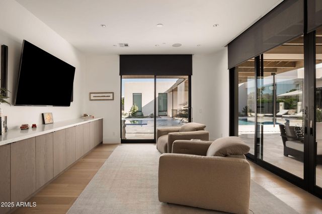 7034 E PARADISE Drive, Scottsdale, AZ 85254