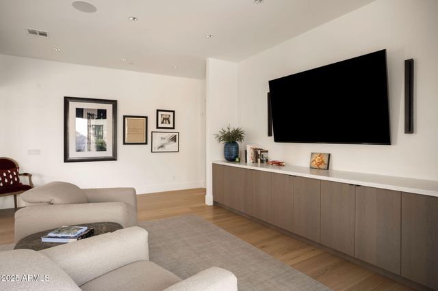 7034 E PARADISE Drive, Scottsdale, AZ 85254